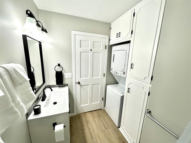 1002 Village Lane, Jenison, MI 49428