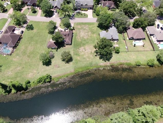 2209 Riverside Drive, West Columbia, TX 77486