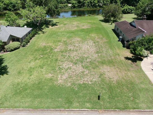 2209 Riverside Drive, West Columbia, TX 77486