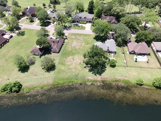 2209 Riverside Drive, West Columbia, TX 77486
