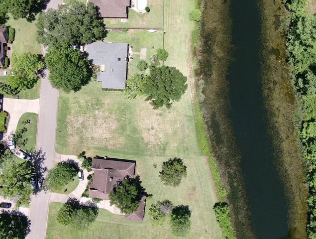 2209 Riverside Drive, West Columbia, TX 77486