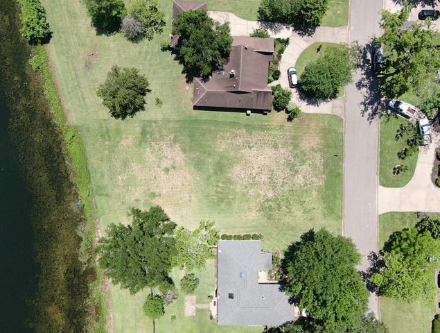 2209 Riverside Drive, West Columbia, TX 77486