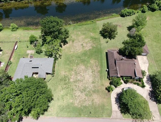 2209 Riverside Drive, West Columbia, TX 77486