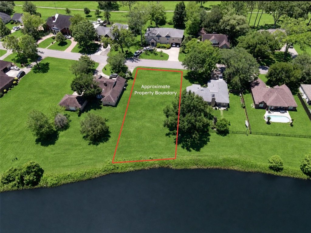 2209 Riverside Drive, West Columbia, TX 77486