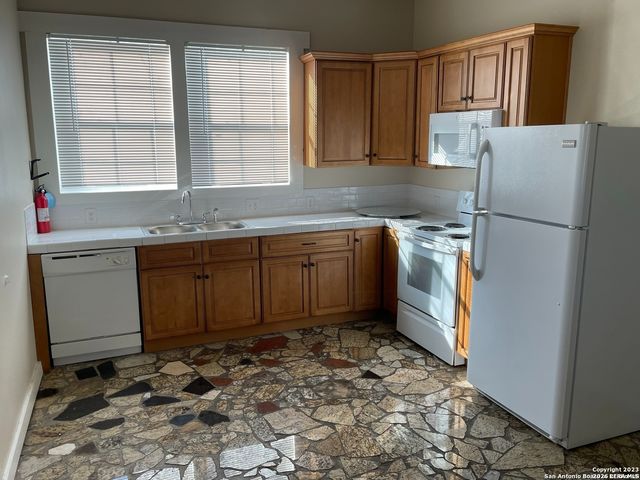 102 BAILEY AVE, San Antonio, TX 78210