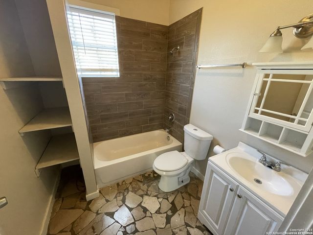 102 BAILEY AVE, San Antonio, TX 78210