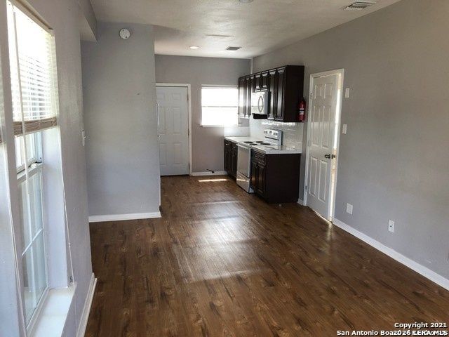 102 BAILEY AVE, San Antonio, TX 78210