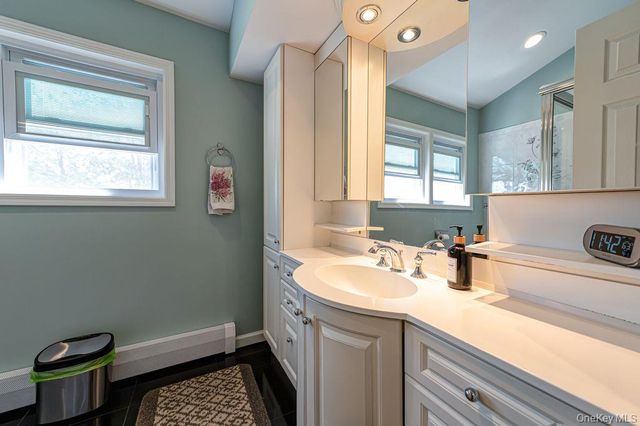 89 Cheltenham Road, West Babylon, NY 11704