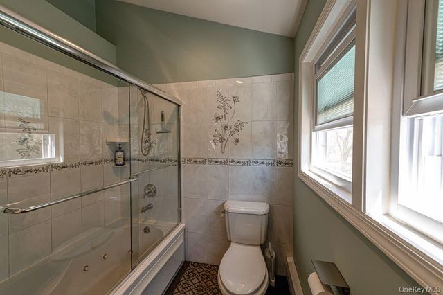 89 Cheltenham Road, West Babylon, NY 11704