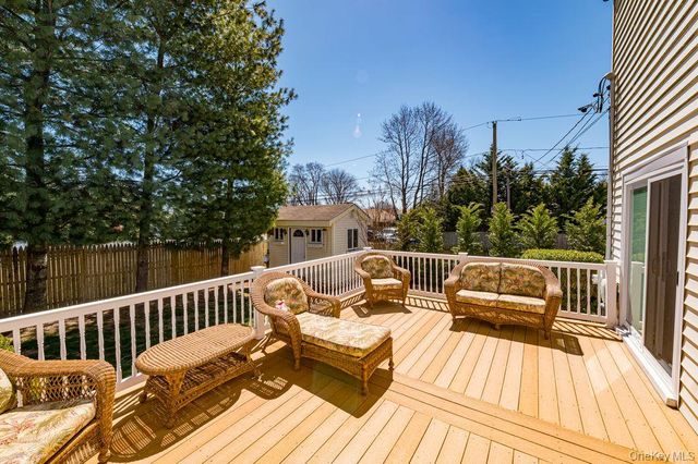 89 Cheltenham Road, West Babylon, NY 11704