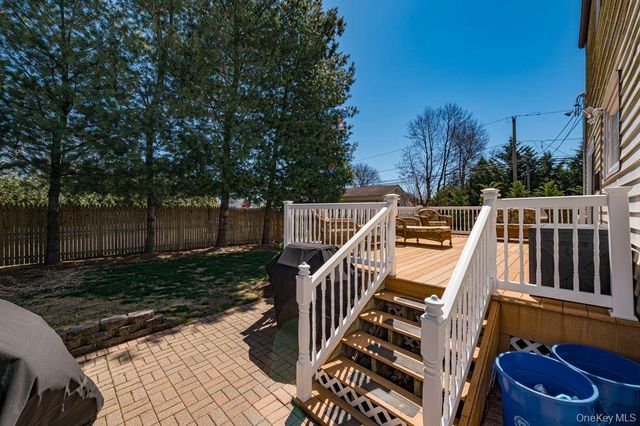 89 Cheltenham Road, West Babylon, NY 11704