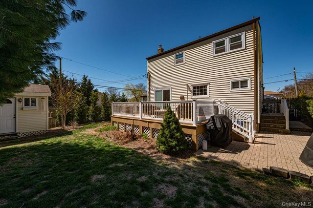 89 Cheltenham Road, West Babylon, NY 11704