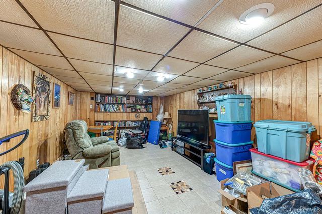 89 Cheltenham Road, West Babylon, NY 11704