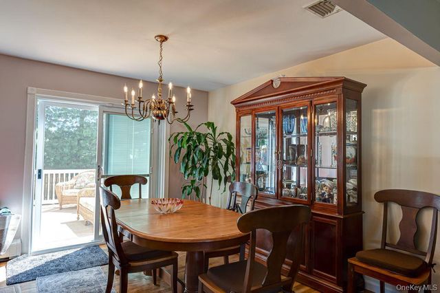 89 Cheltenham Road, West Babylon, NY 11704