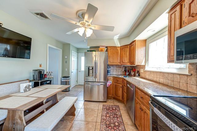 89 Cheltenham Road, West Babylon, NY 11704