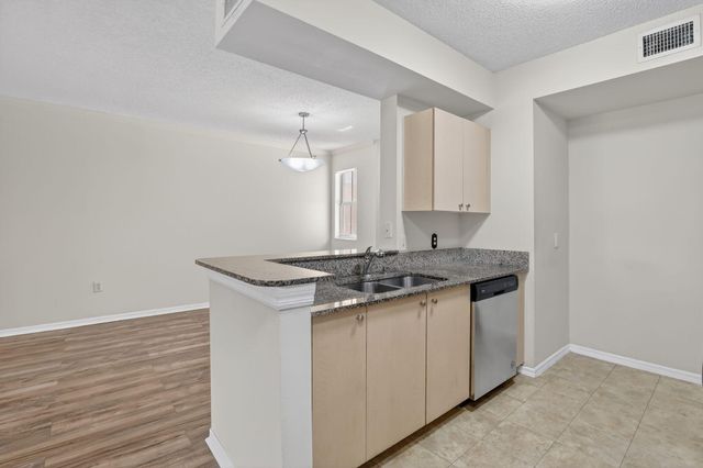 2486 Centergate Drive 204, Miramar, FL 33025