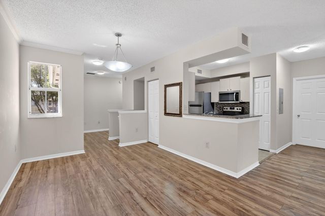 2486 Centergate Drive 204, Miramar, FL 33025