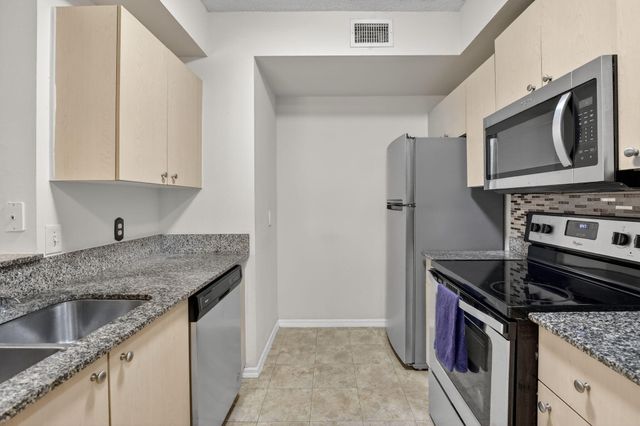 2486 Centergate Drive 204, Miramar, FL 33025