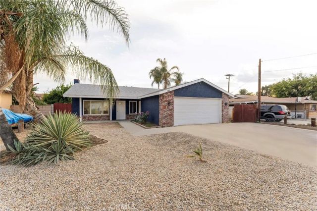261 W Whittier, Hemet, CA 92543