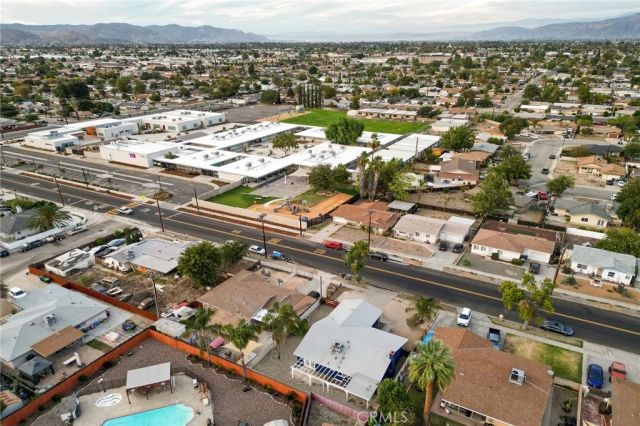 261 W Whittier, Hemet, CA 92543