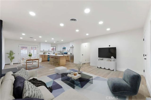 261 W Whittier, Hemet, CA 92543