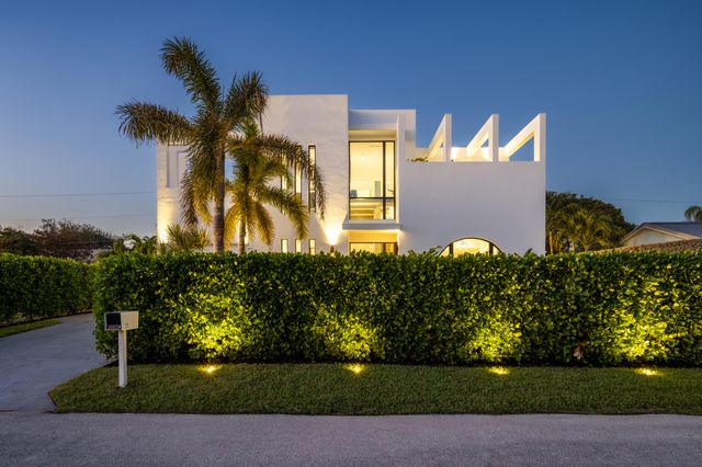 21 Hersey Drive, Ocean Ridge, FL 33435