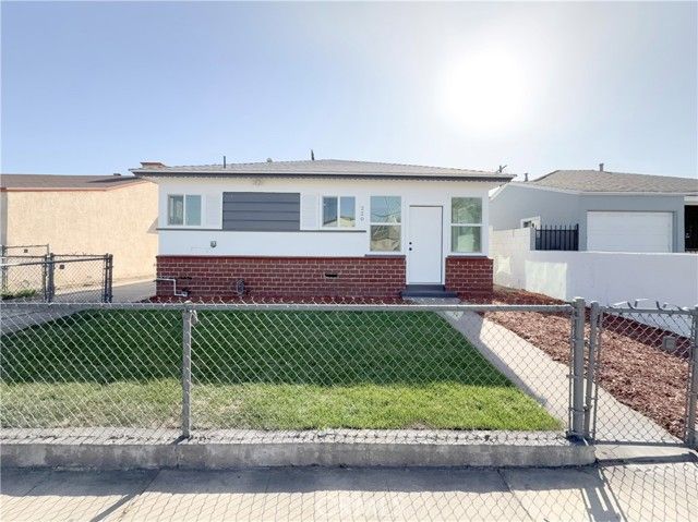 220 W 98th Street, Los Angeles, CA 90003