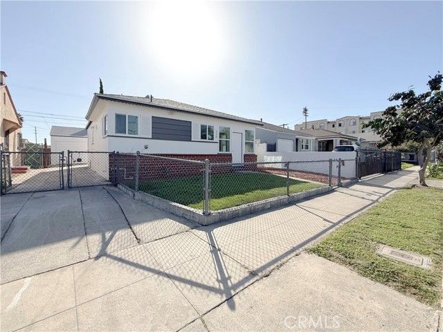 220 W 98th Street, Los Angeles, CA 90003