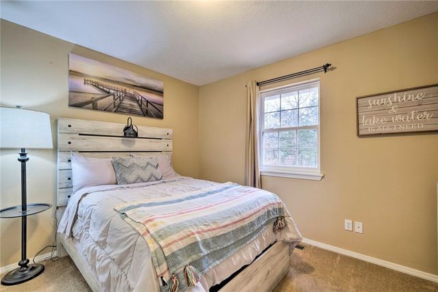 27 N Star Loop, Holiday Island, AR 72631