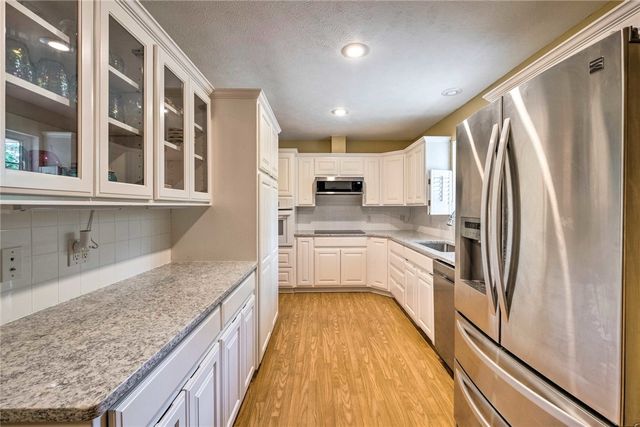 27 N Star Loop, Holiday Island, AR 72631