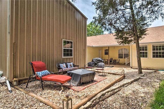 27 N Star Loop, Holiday Island, AR 72631