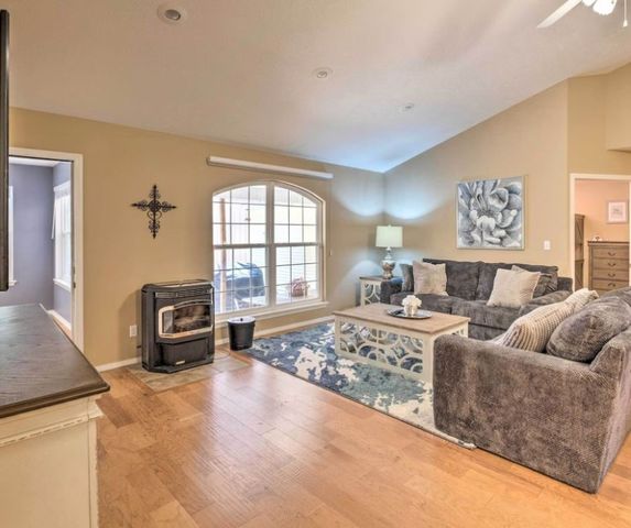 27 N Star Loop, Holiday Island, AR 72631