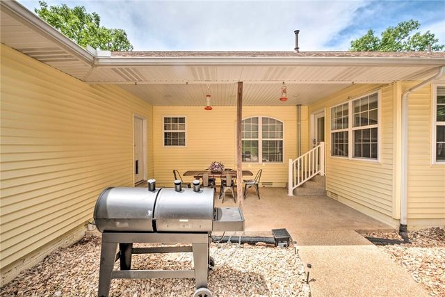 27 N Star Loop, Holiday Island, AR 72631