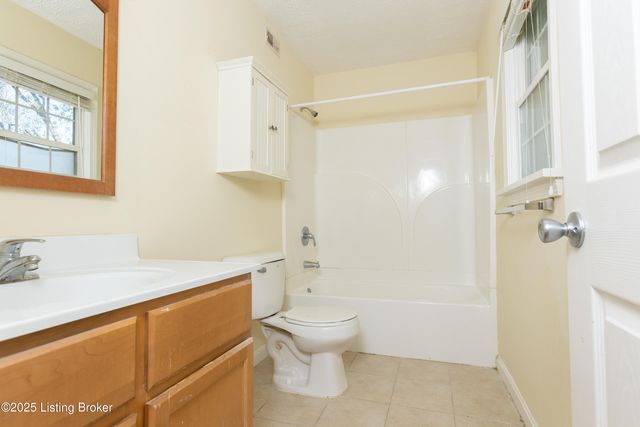 4825 Westmar Terrace, UNIT 202, Louisville, KY 40222