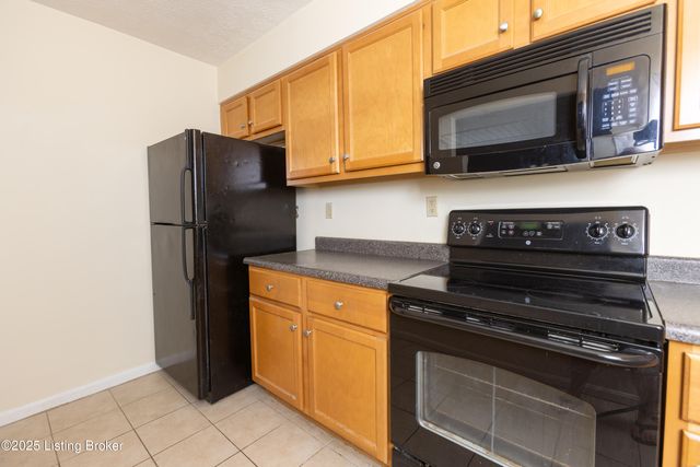 4825 Westmar Terrace, UNIT 202, Louisville, KY 40222