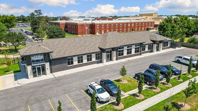 2001 SE J Street, Bentonville, AR 72712