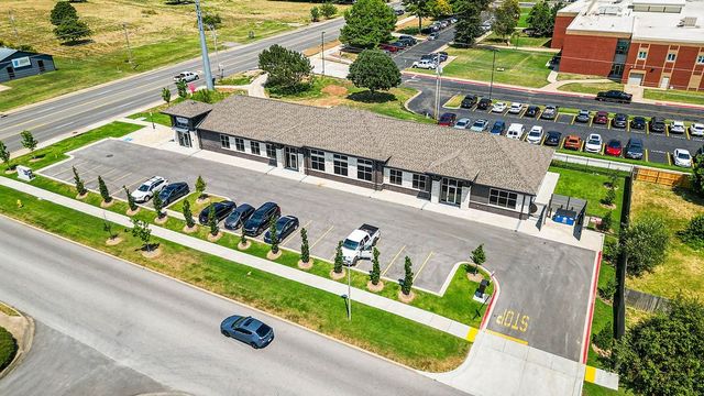 2001 SE J Street, Bentonville, AR 72712