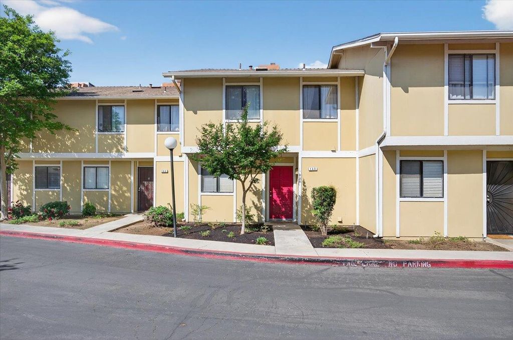 Image 1 of property listing at 4875 N Backer Avenue # 143, Fresno, CA 93726