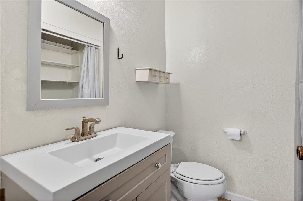 Image 11 of property listing at 4875 N Backer Avenue # 143, Fresno, CA 93726