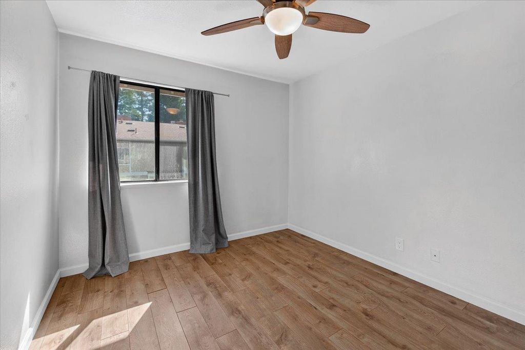 Image 17 of property listing at 4875 N Backer Avenue # 143, Fresno, CA 93726