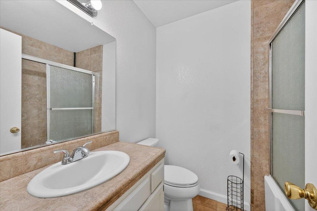 Image 19 of property listing at 4875 N Backer Avenue # 143, Fresno, CA 93726