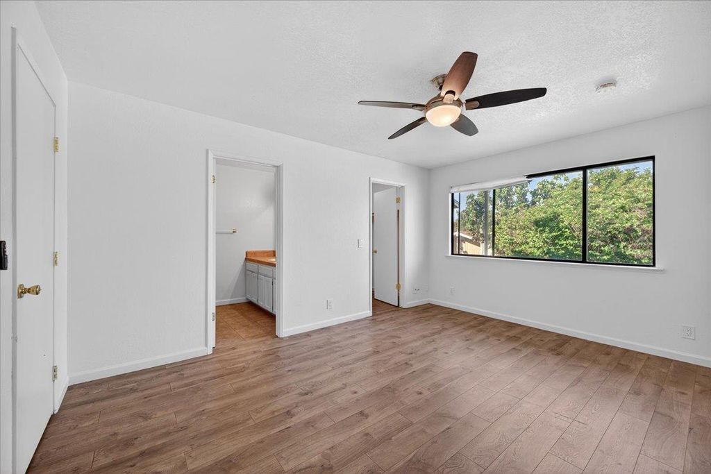 Image 20 of property listing at 4875 N Backer Avenue # 143, Fresno, CA 93726