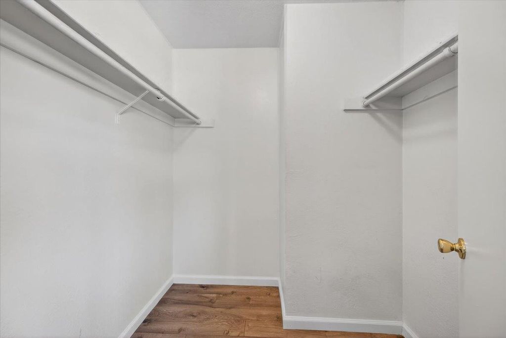 Image 22 of property listing at 4875 N Backer Avenue # 143, Fresno, CA 93726