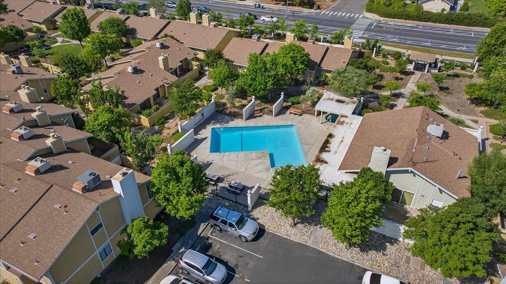 Image 3 of property listing at 4875 N Backer Avenue # 143, Fresno, CA 93726