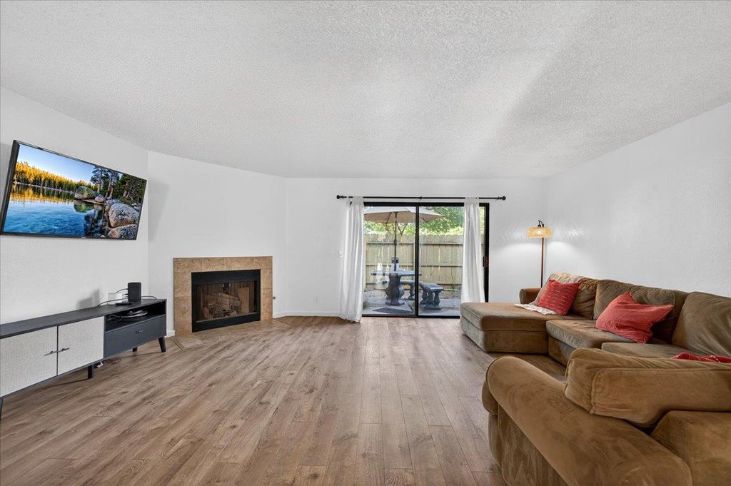 Image 7 of property listing at 4875 N Backer Avenue # 143, Fresno, CA 93726