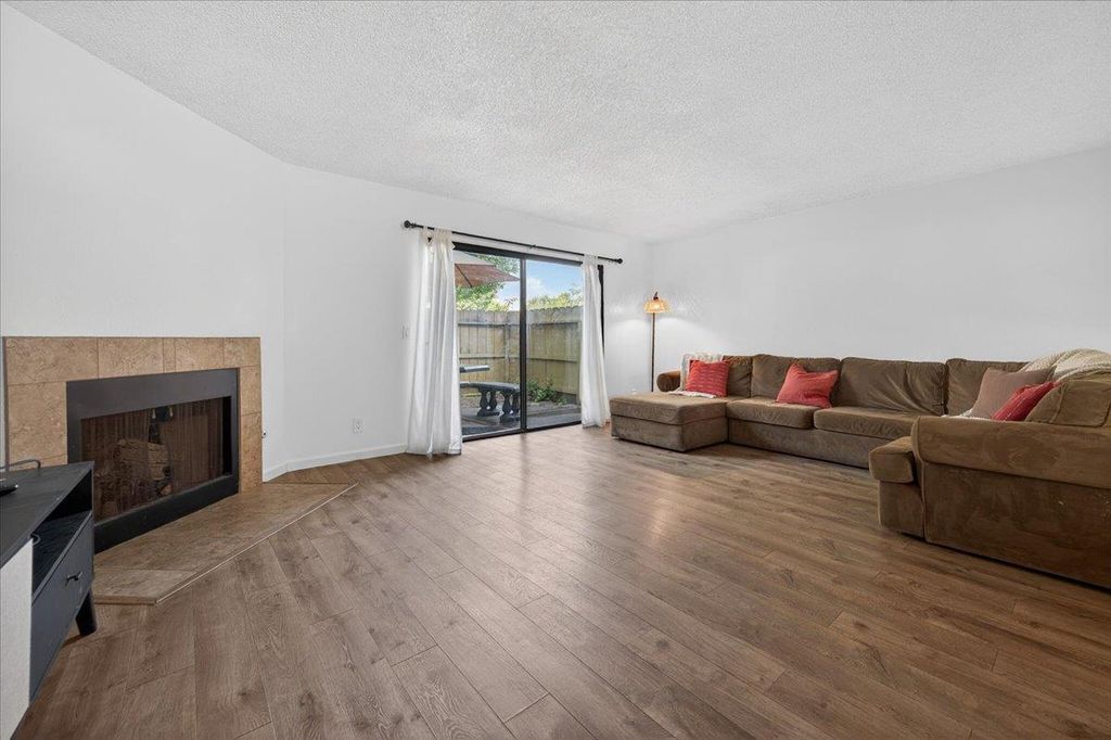 Image 8 of property listing at 4875 N Backer Avenue # 143, Fresno, CA 93726