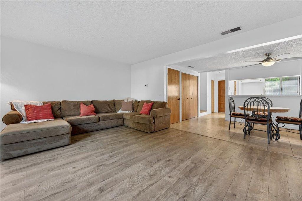 Image 9 of property listing at 4875 N Backer Avenue # 143, Fresno, CA 93726