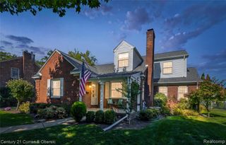 1438 Hawthorne Road, Grosse Pointe Woods, MI 48236