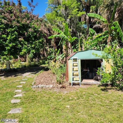 381 8th ST NE, Naples, FL 34120