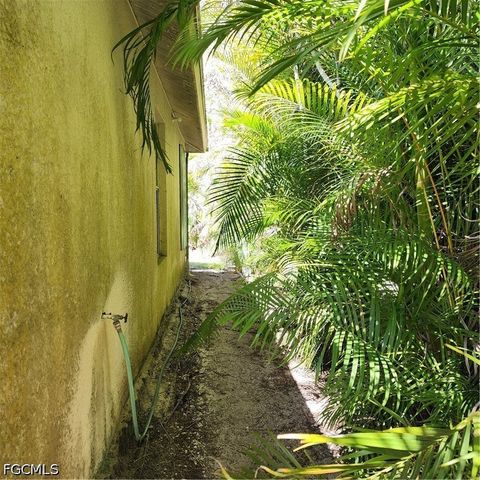 381 8th ST NE, Naples, FL 34120